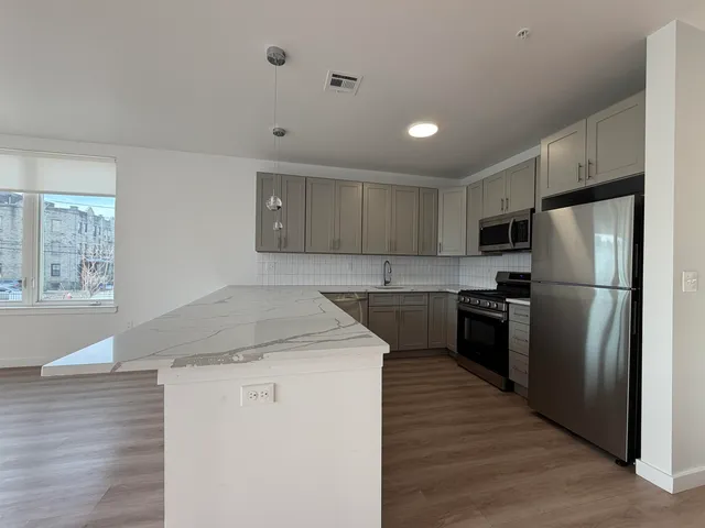 $1,925 | 306 Bergen Avenue, Unit 206, Jersey City, NJ 07305