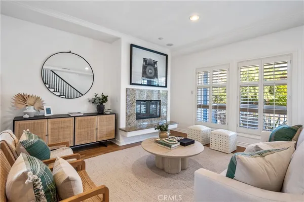 $1,460,000 | 311 Aviation Place, Manhattan Beach, CA 90266