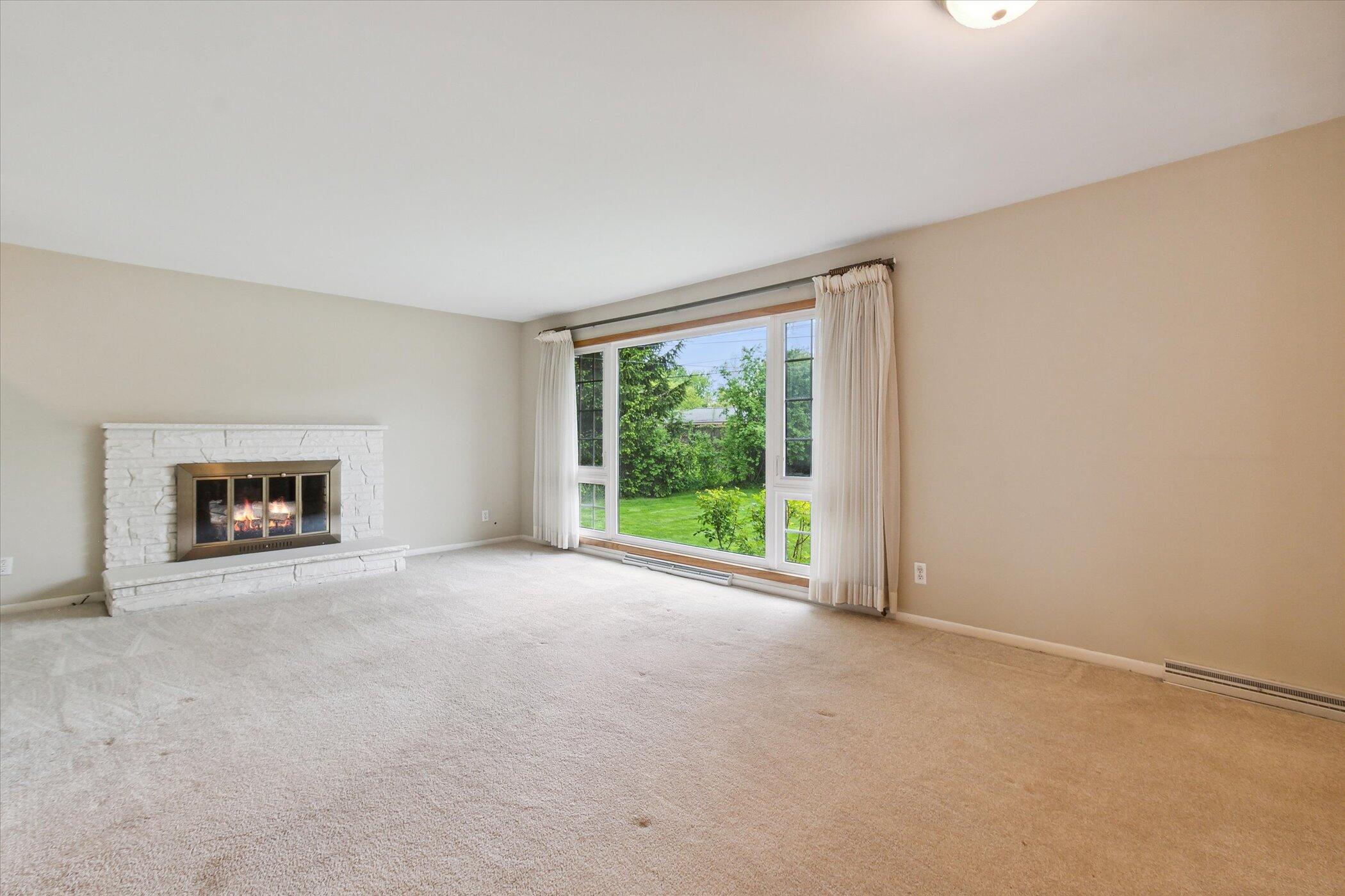 1815 Dunmore Road Ann Arbor, MI 48103 - Photo 3 of 40 09-1815-Dunmore-Rd-Ann-Arbor-MI-48103-Wi