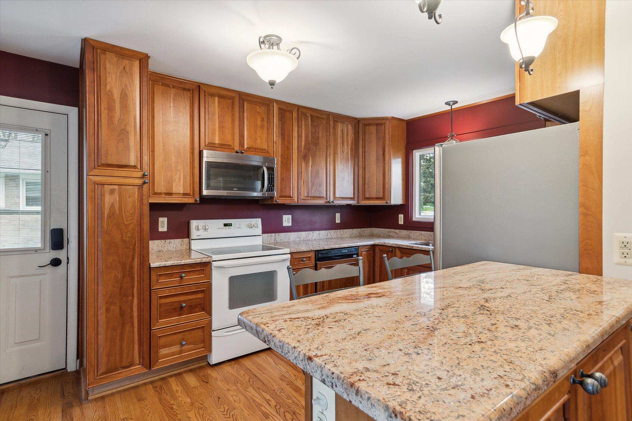 1815 Dunmore Road Ann Arbor, MI 48103 - Photo 7 of 40 12-1815-Dunmore-Rd-Ann-Arbor-MI-48103-Wi