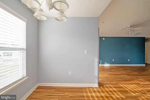 a view of a livingroom with an entryway