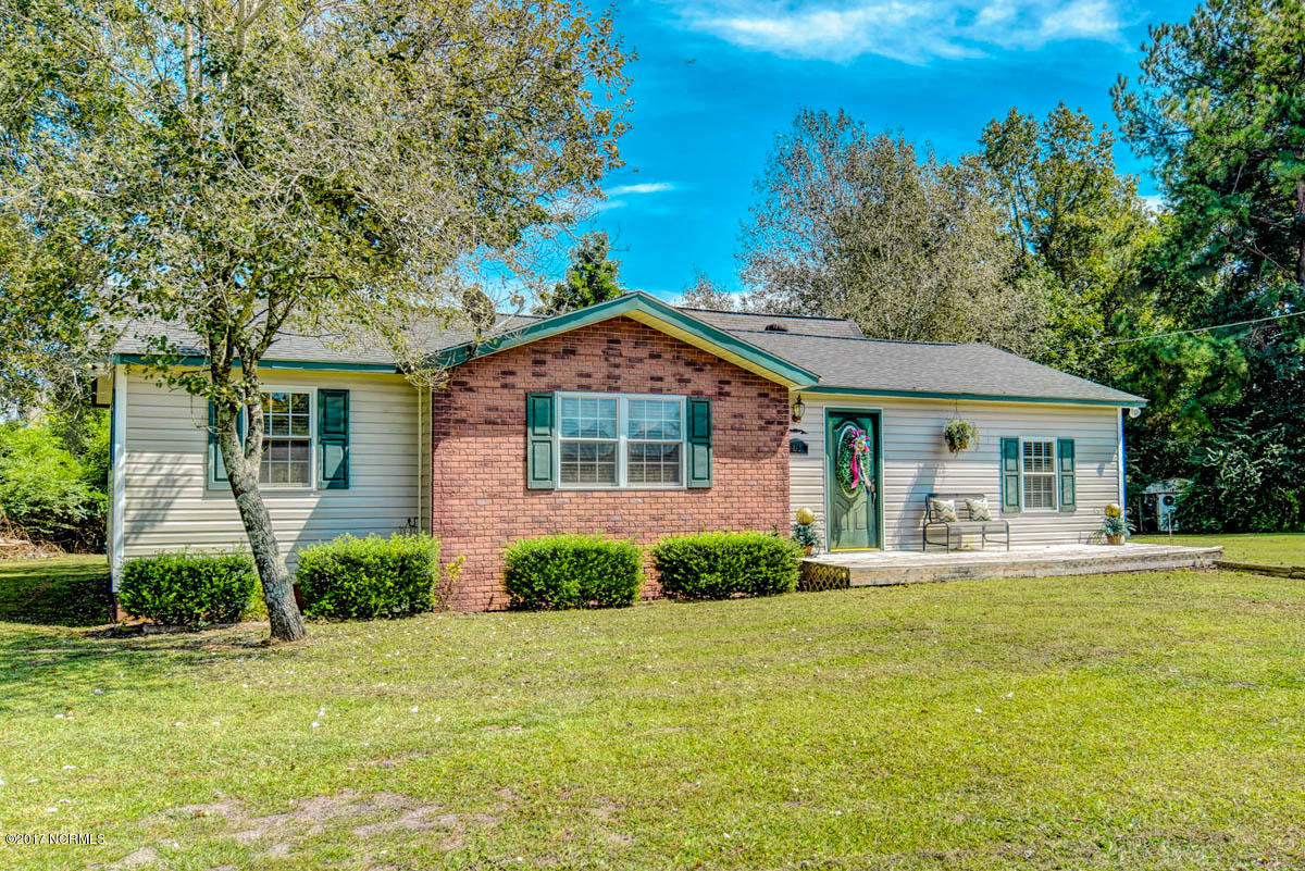 132 Bryan Road Richlands, NC 28574 - Photo 1 of 30 132 S Bryan-1