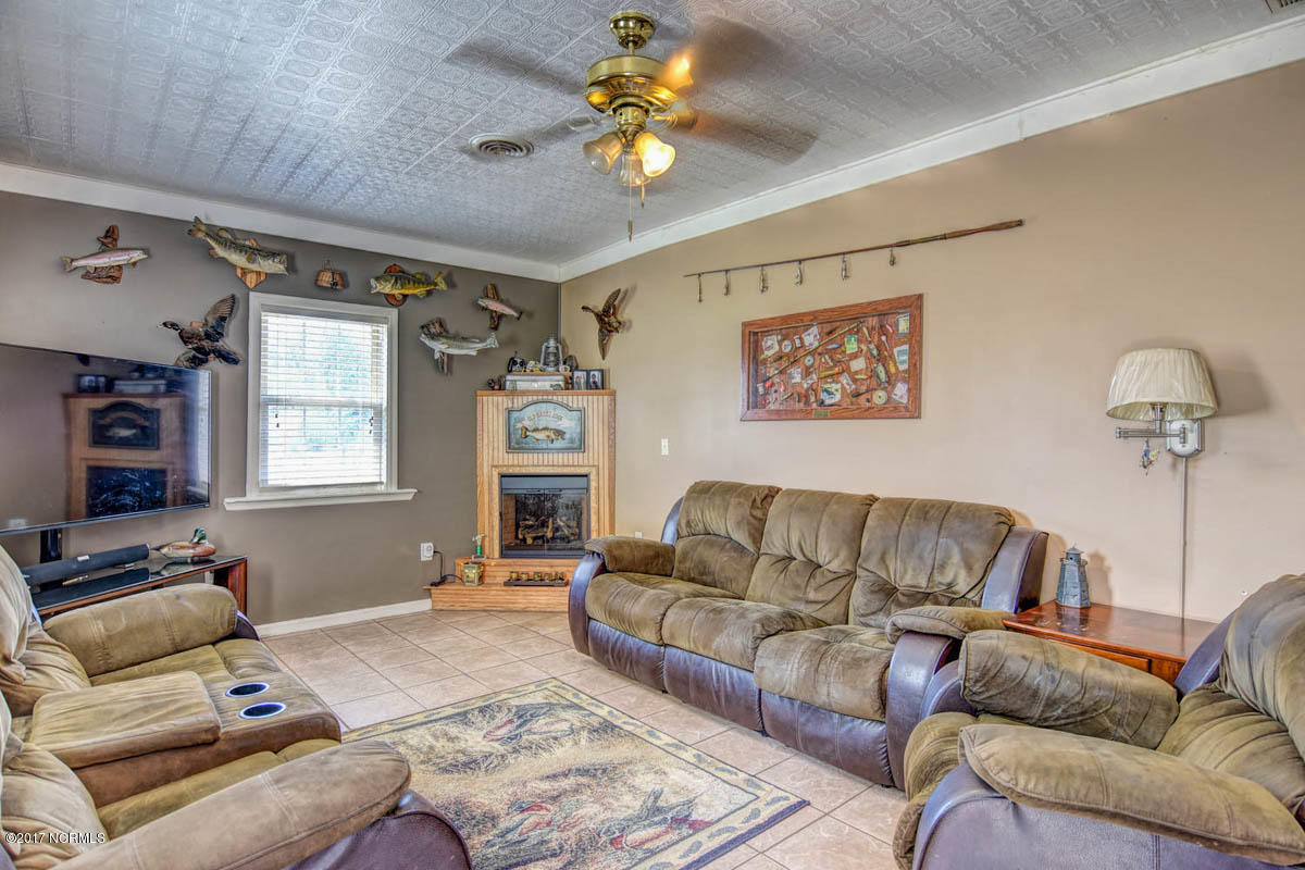132 Bryan Road Richlands, NC 28574 - Photo 3 of 30 132 S Bryan-3