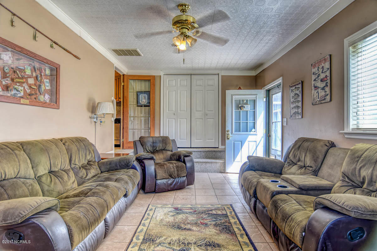 132 Bryan Road Richlands, NC 28574 - Photo 4 of 30 132 S Bryan-4
