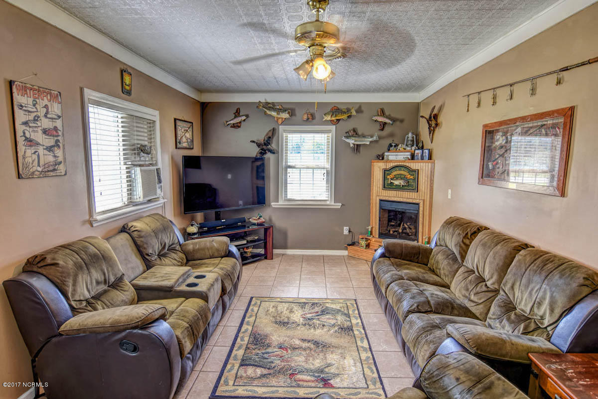 132 Bryan Road Richlands, NC 28574 - Photo 5 of 30 132 S Bryan-5