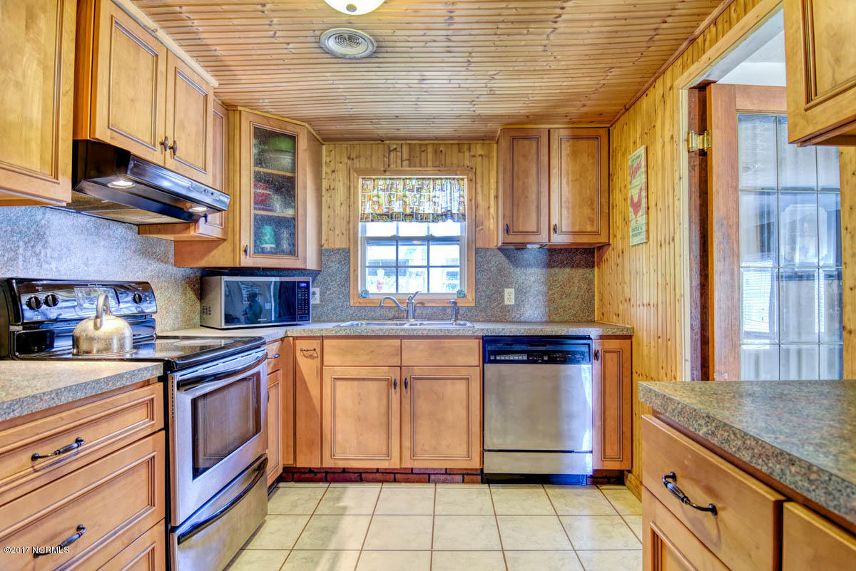 132 Bryan Road Richlands, NC 28574 - Photo 7 of 30 132 S Bryan-7