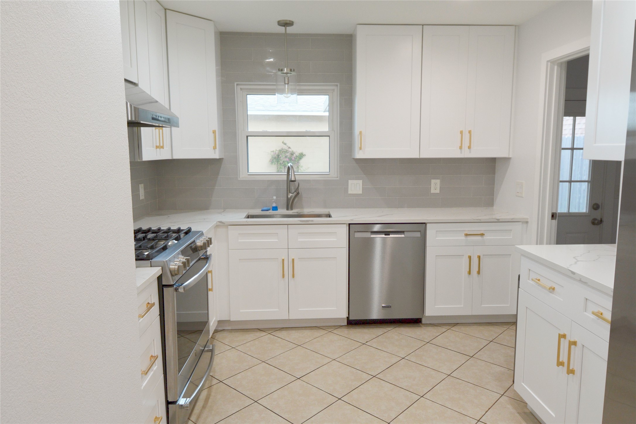 501 Jerry Street Houston, TX 77022 - Photo 7 of 19