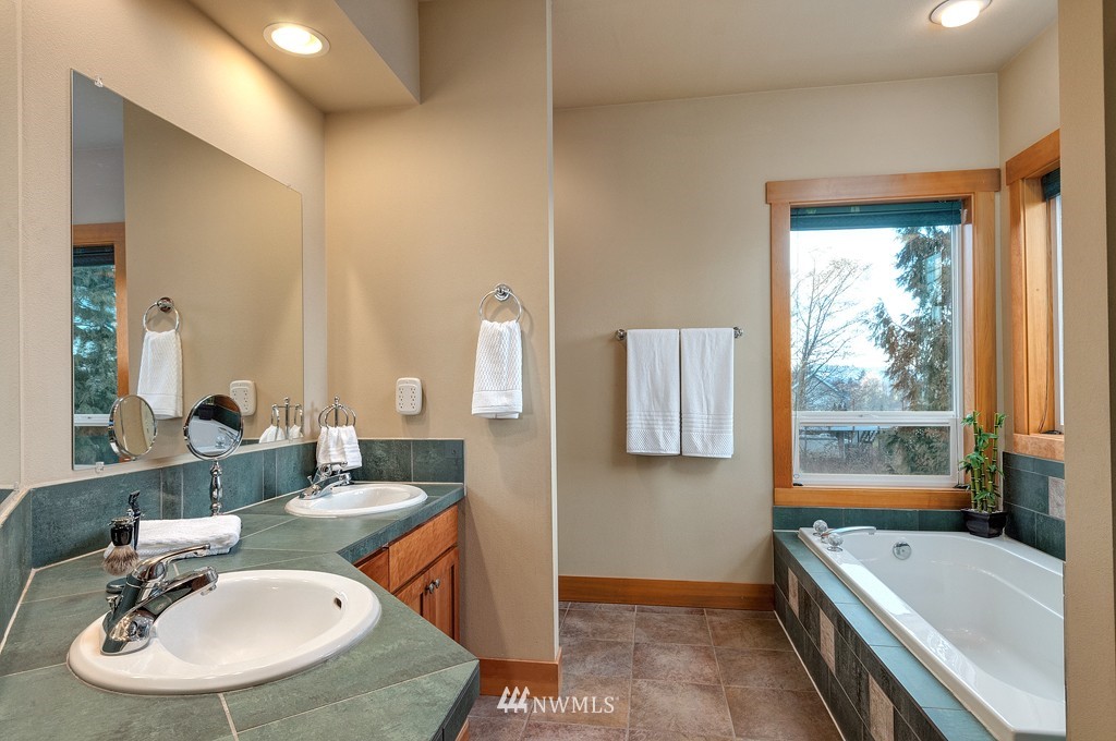 22554 Jefferson Point Road Northeast Kingston, WA 98346 - Photo 12 of 24 Gallery Image 12