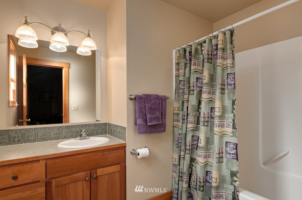 22554 Jefferson Point Road Northeast Kingston, WA 98346 - Photo 17 of 24 Gallery Image 17