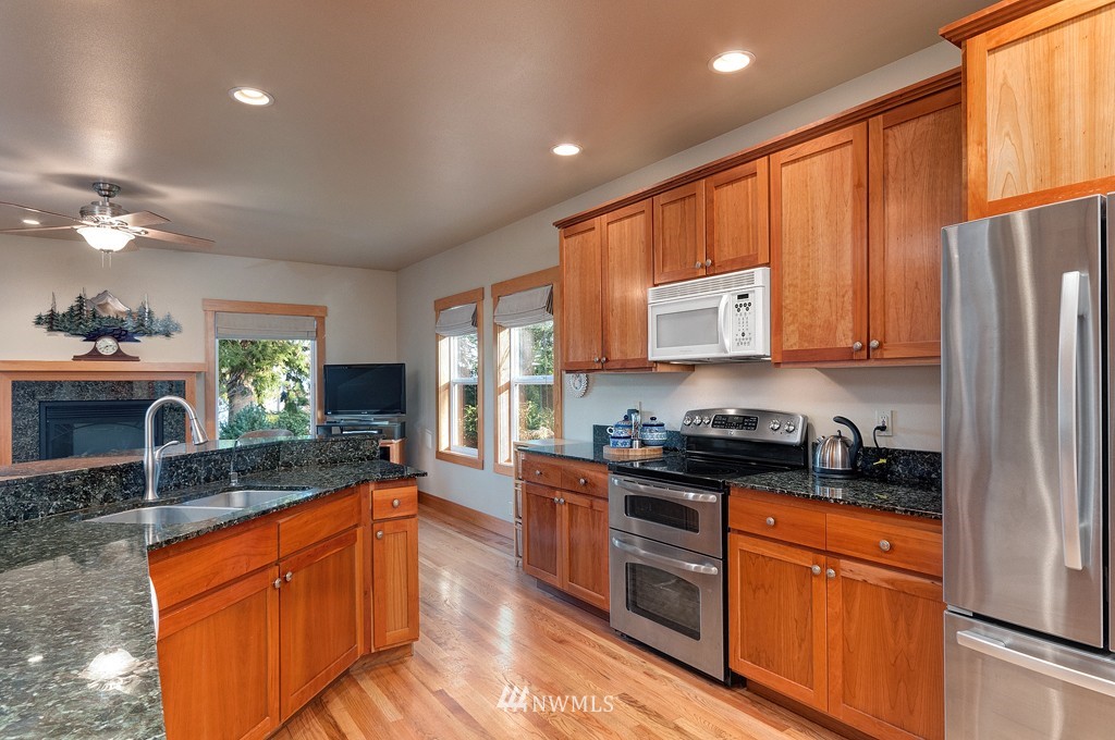 22554 Jefferson Point Road Northeast Kingston, WA 98346 - Photo 7 of 24 Gallery Image 7