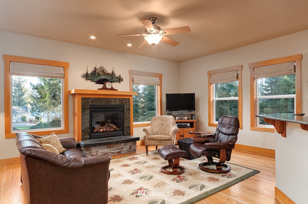 22554 Jefferson Point Road Northeast Kingston, WA 98346 - Photo 9 of 24 Gallery Image 9