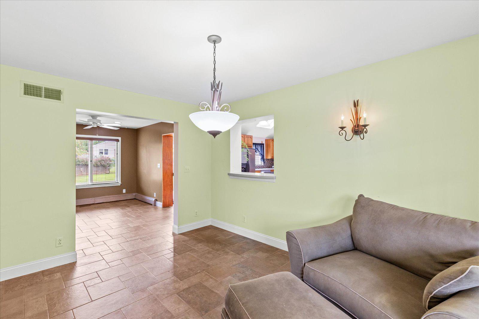 333 Newcomer Road Windsor, PA 17366 - Photo 21 of 112 Dining room