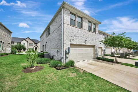 $350,000 | 425 Parkside Drive, Argyle, TX 76226