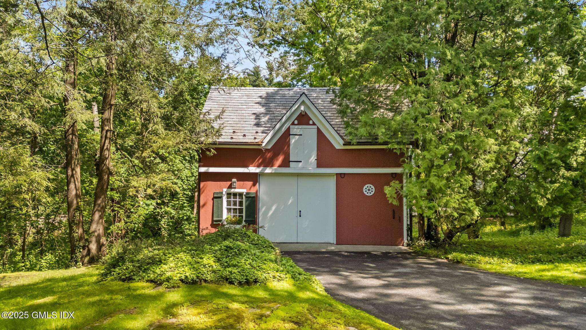 296 Old Church Road Greenwich, CT 06830 - Photo 20 of 35 4-web-or-mls-296-old-church-rd
