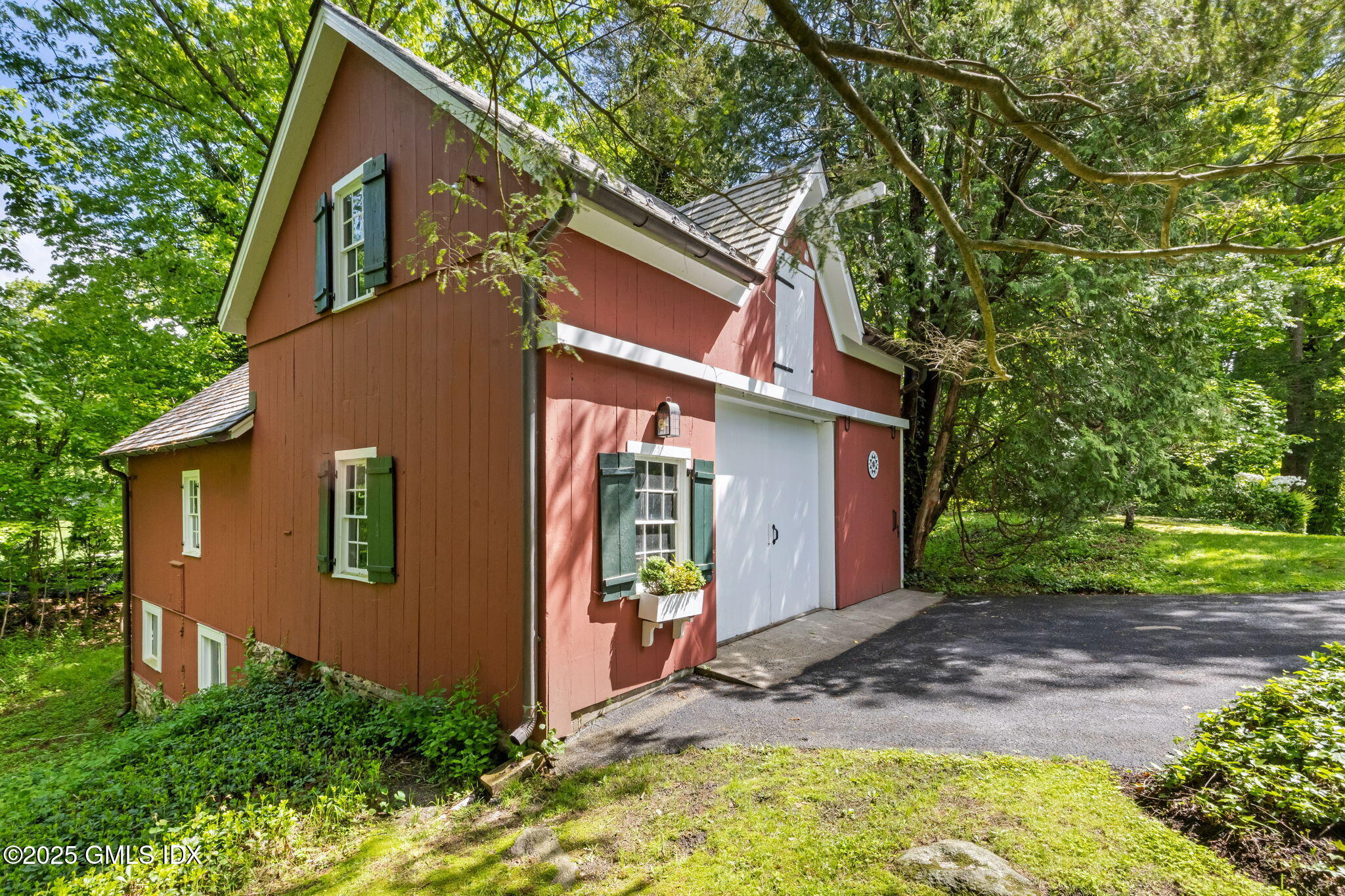 296 Old Church Road Greenwich, CT 06830 - Photo 21 of 35 33-web-or-mls-296-old-church-rd