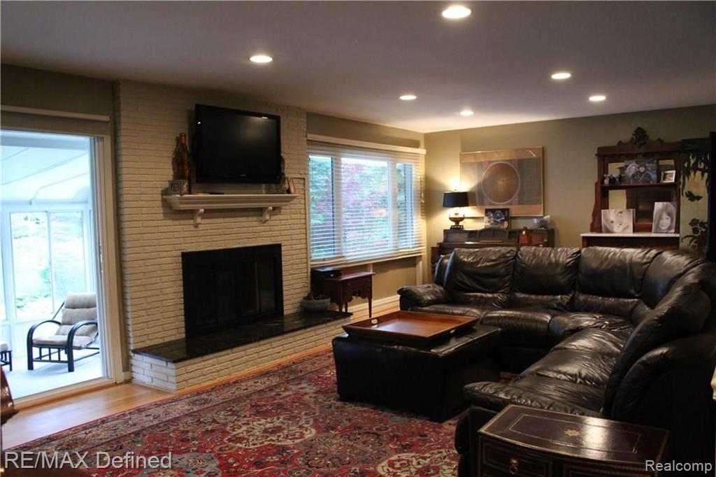 32332 Baintree Road Farmington Hills, MI 48334 - Photo 18 of 35