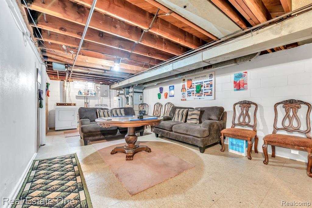 2022 Vernier Road Grosse Pointe Woods, MI 48236 - Photo 17 of 40