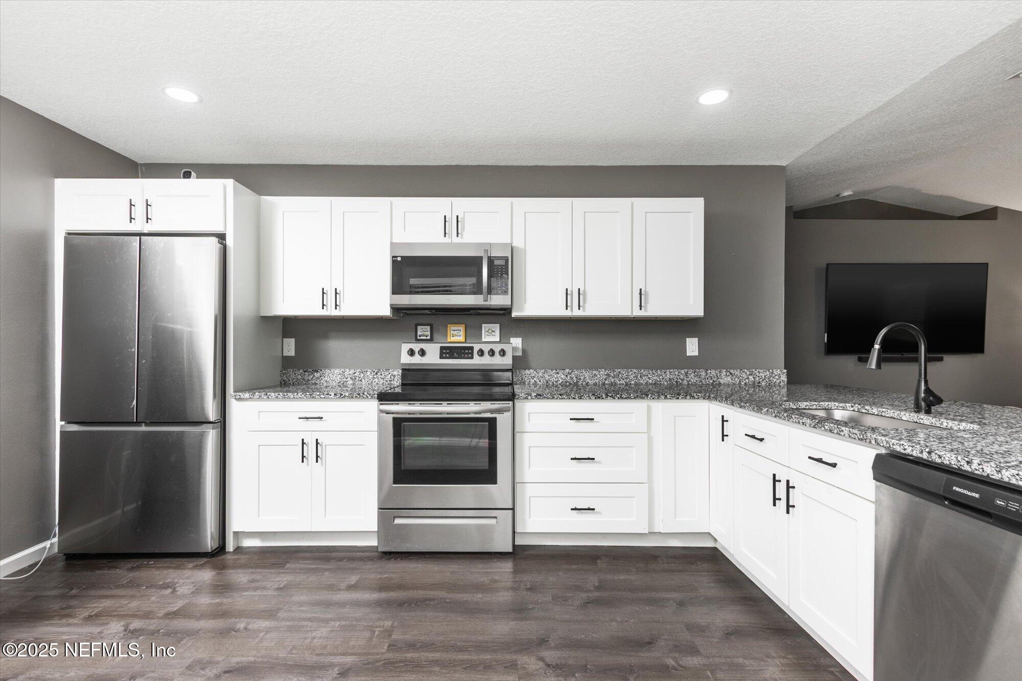 3615 Weaver Road Palatka, FL 32177 - Photo 6 of 30 a kitchen with kitchen island granite countertop a sink stove and refrigerator