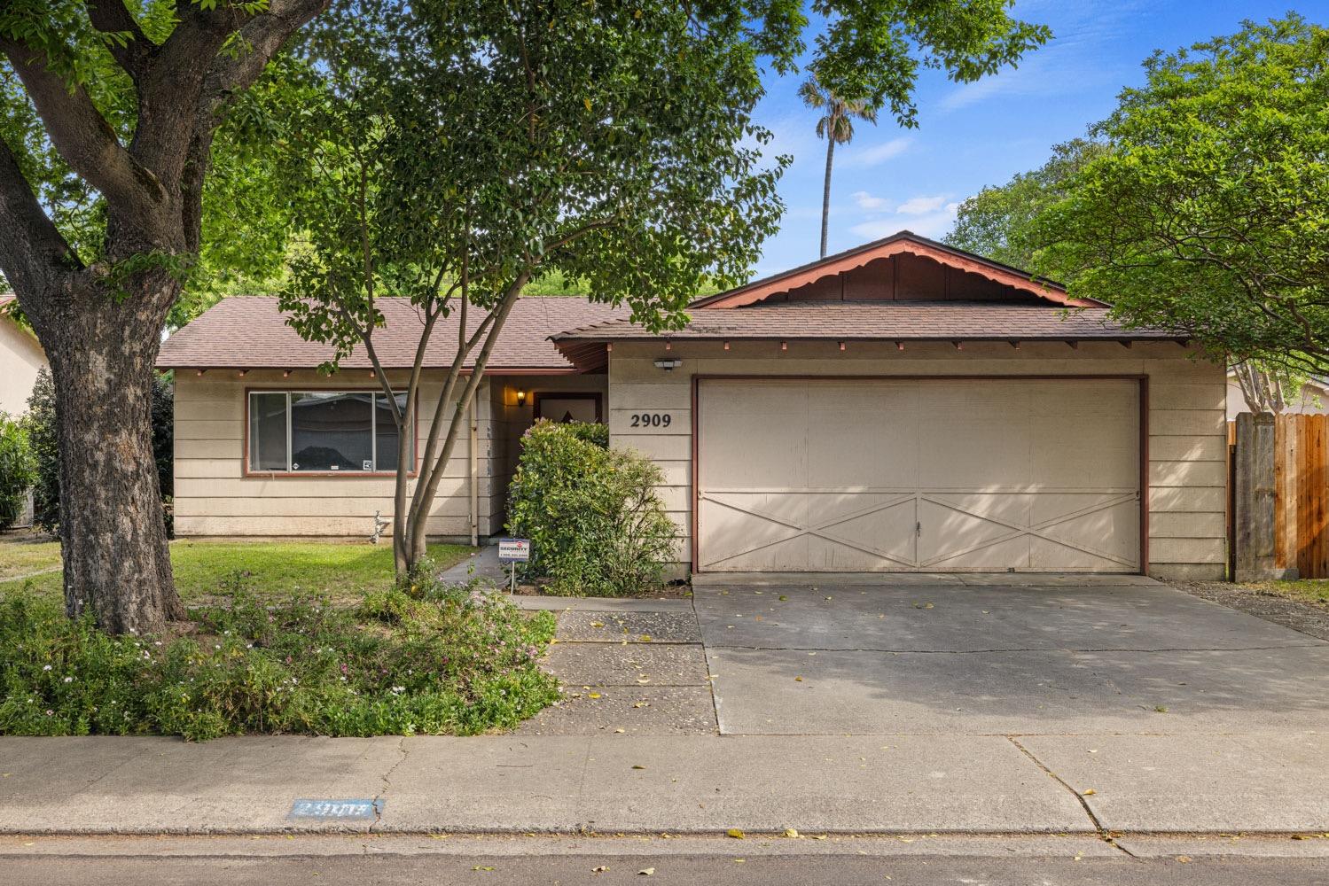 2909 Cache Creek Way Modesto, CA 95355 - Photo 1 of 1 a front view of a house with garden