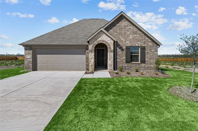 $2,300 | 1504 Foxglove, Van Alstyne, TX 75495