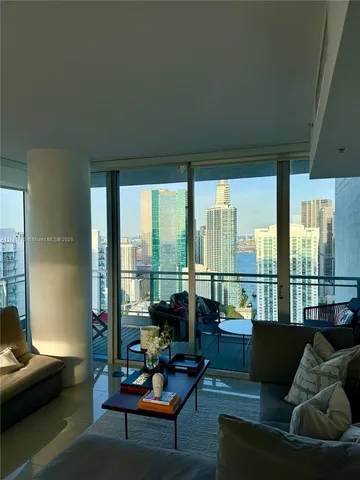 $740,000 | 92 Southwest 3rd Street, Unit 4410, Miami, FL 33130
