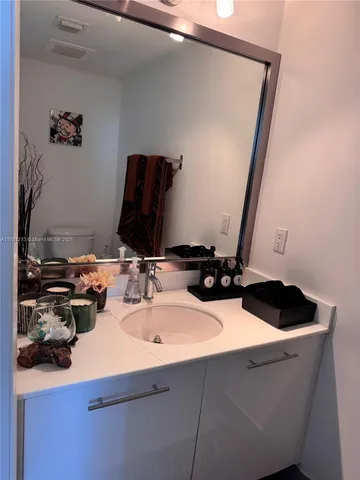 $740,000 | 92 Southwest 3rd Street, Unit 4410, Miami, FL 33130