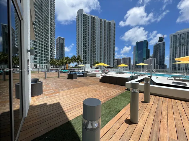$740,000 | 92 Southwest 3rd Street, Unit 4410, Miami, FL 33130