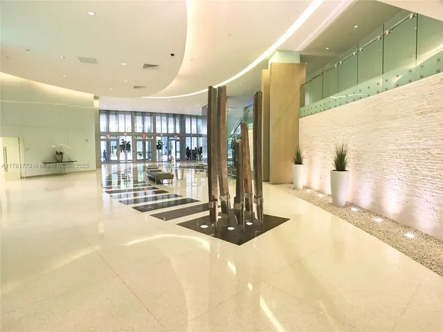 $740,000 | 92 Southwest 3rd Street, Unit 4410, Miami, FL 33130