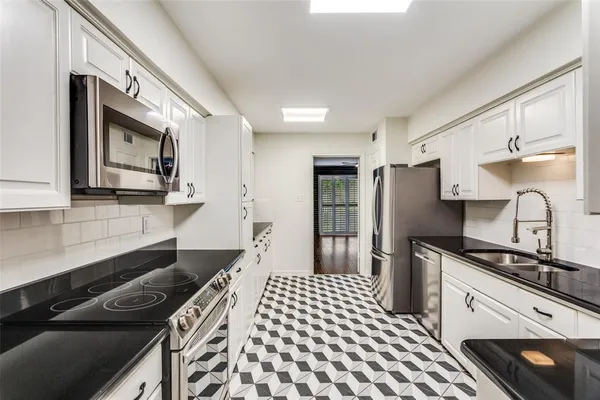 $235,000 | 2301 Ridgmar Plaza, Unit 17, Fort Worth, TX 76116