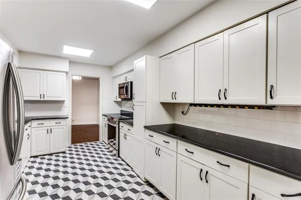 $235,000 | 2301 Ridgmar Plaza, Unit 17, Fort Worth, TX 76116