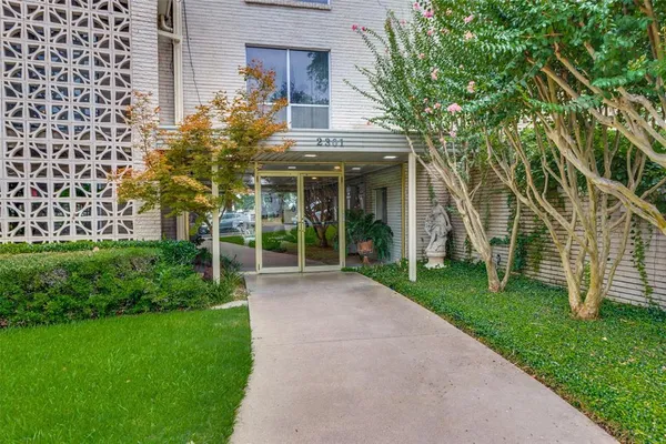 $235,000 | 2301 Ridgmar Plaza, Unit 17, Fort Worth, TX 76116