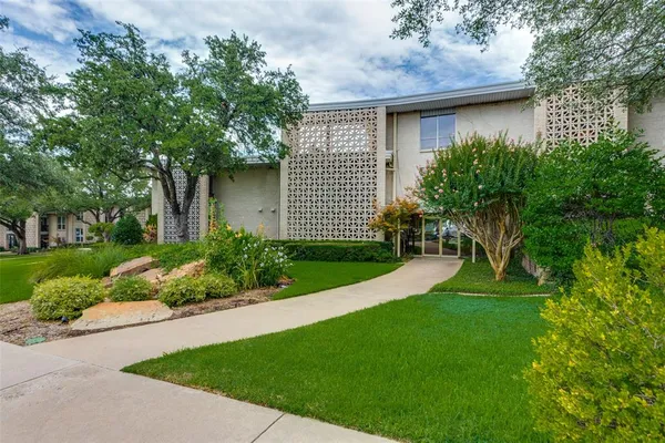 $235,000 | 2301 Ridgmar Plaza, Unit 17, Fort Worth, TX 76116