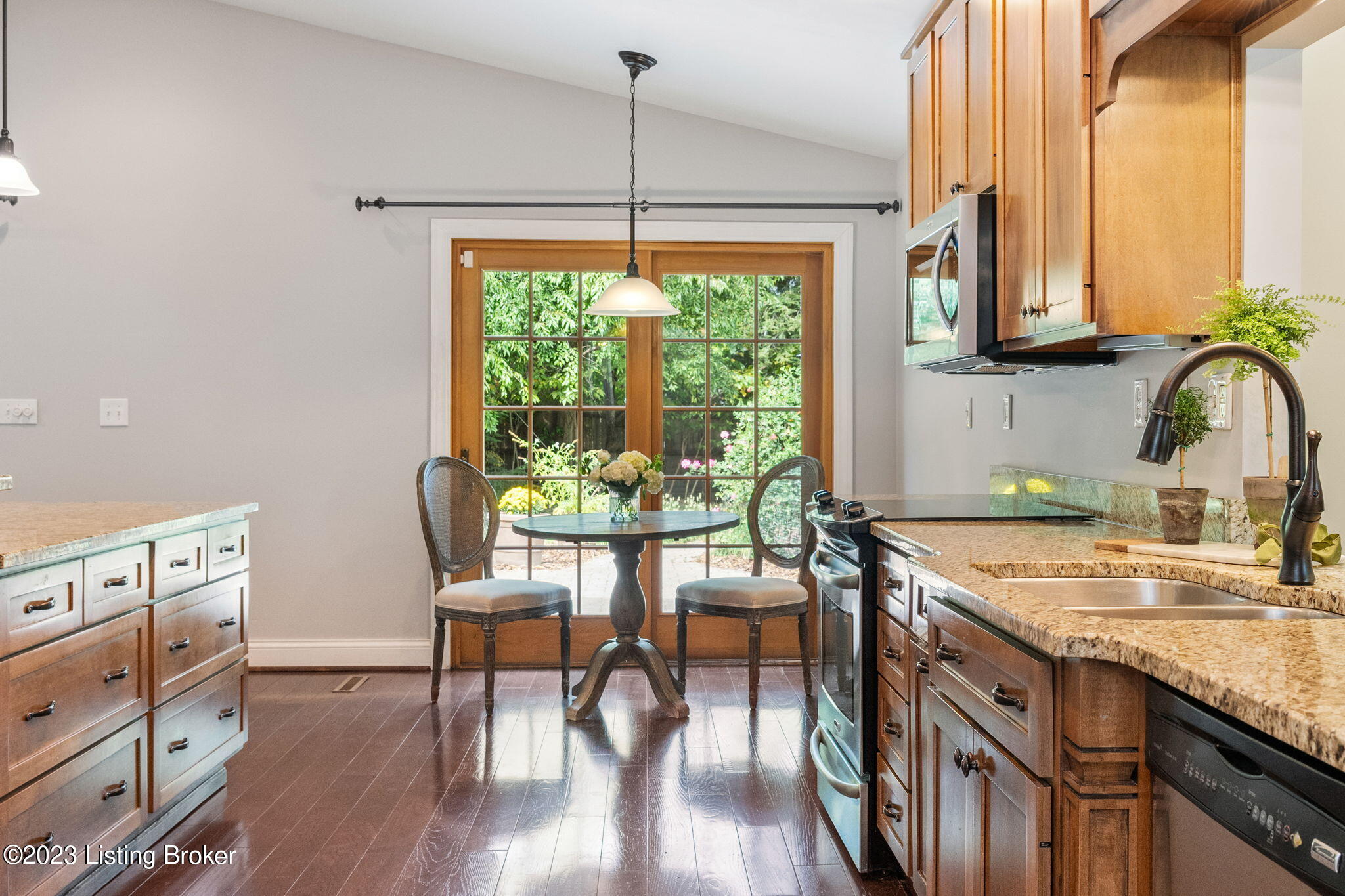 2410 Merrick Road Louisville, KY 40207 - Photo 5 of 63 2410 Merrick Rd-28
