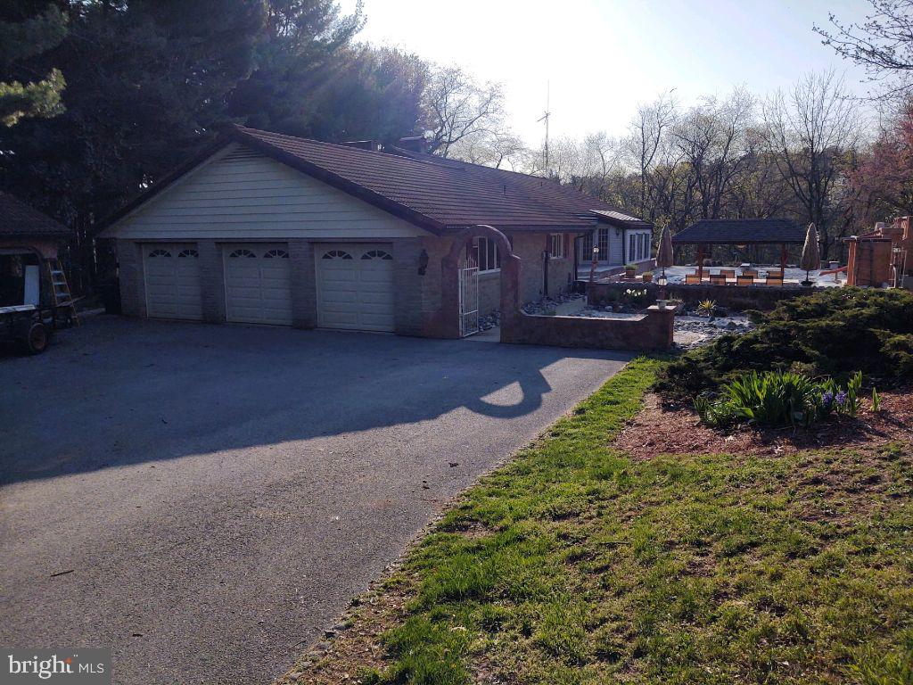 3145 Spring Road Carlisle, PA 17013 - Photo 5 of 62 Gallery Image 5