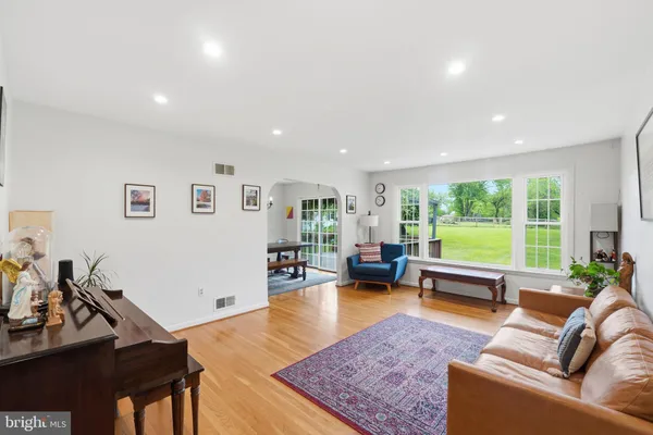 $4,800 | 9809 Sunset Drive, Rockville, MD 20850