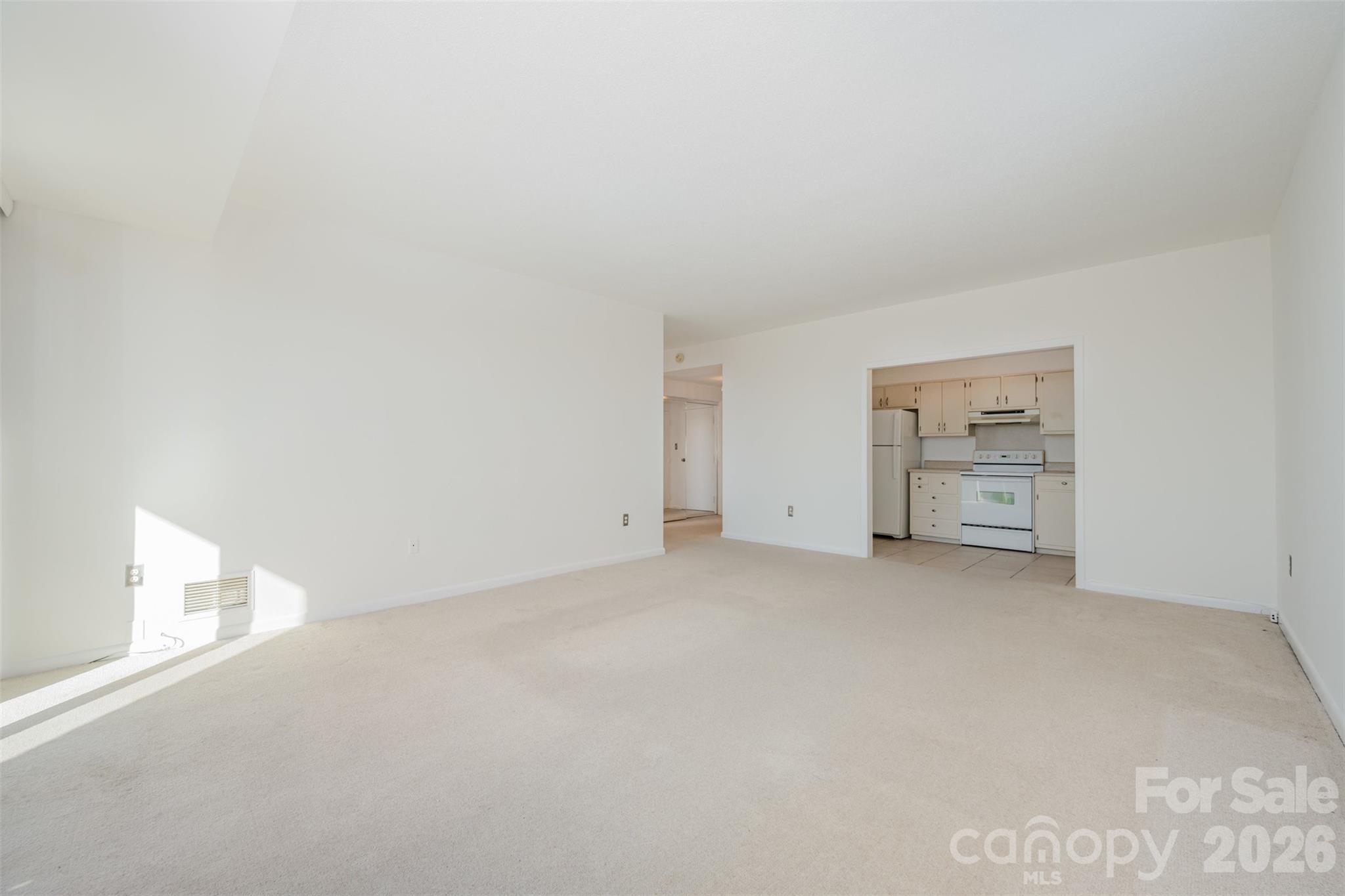 1300 Reece Road, Unit 302 Charlotte, NC 28209 - Photo 4 of 23 Gallery Image 4