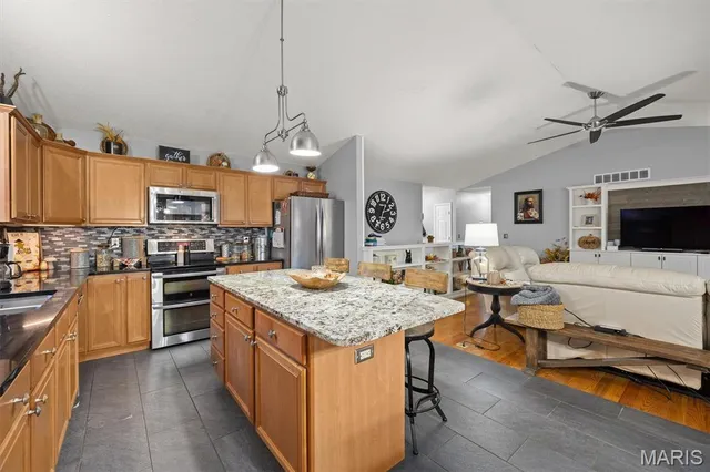 $389,900 | 4024 Sequoia Drive, Edwardsville, IL 62025