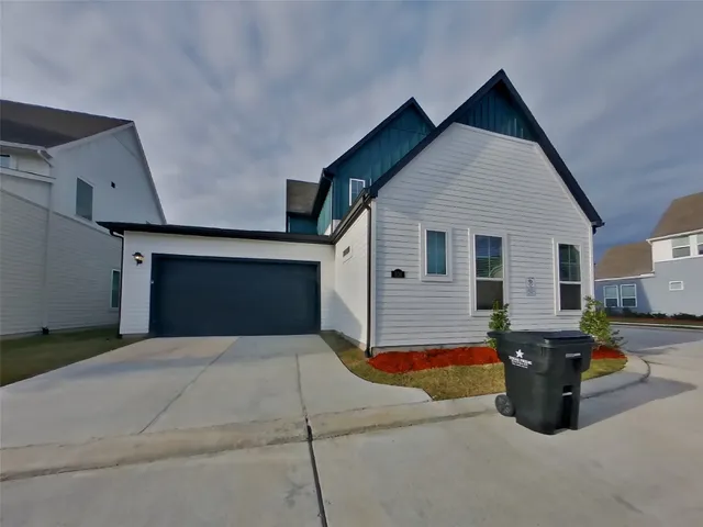 $2,609 | 9835 Willow Creek, Unit 520, Tomball, TX 77375