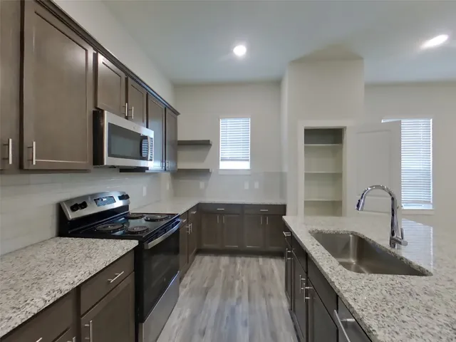 $2,609 | 9835 Willow Creek, Unit 520, Tomball, TX 77375