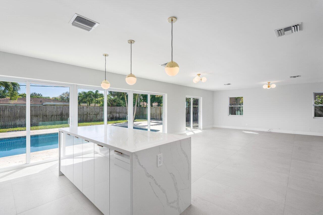 46 Southwest 9th Avenue Boca Raton, FL 33486 - Photo 12 of 41 012-46Southwest9thAvenue-BocaRaton-FL-33