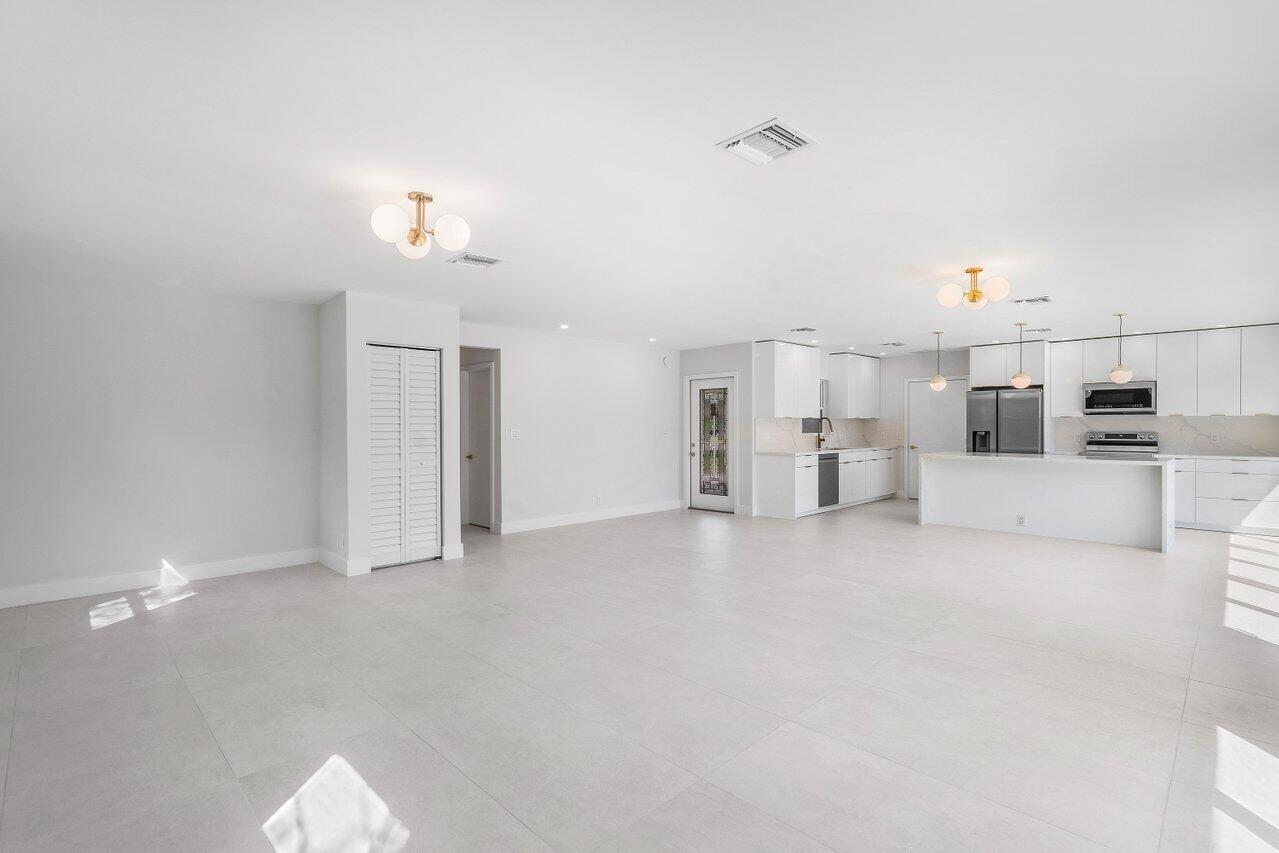 46 Southwest 9th Avenue Boca Raton, FL 33486 - Photo 9 of 41 009-46Southwest9thAvenue-BocaRaton-FL-33