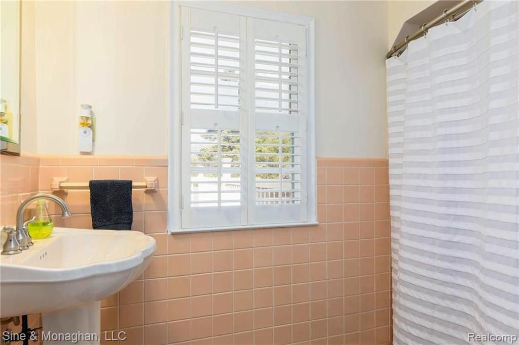 164 Ridgemont Road Grosse Pointe Farms, MI 48236 - Photo 31 of 40