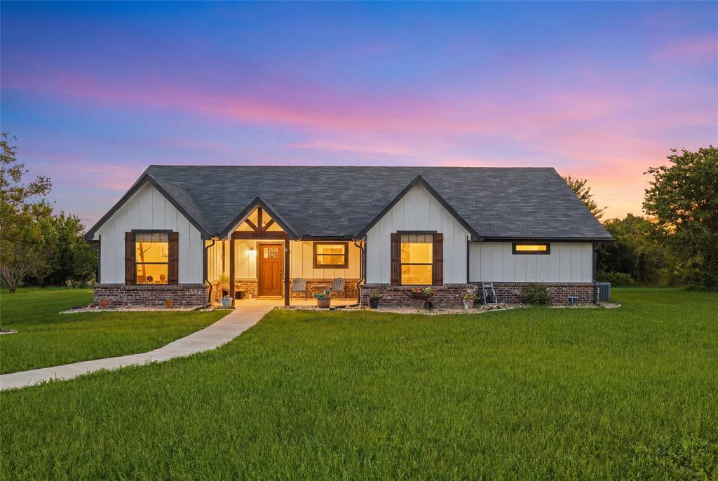1026 Julia Court Rio Vista, TX 76093 - Photo 1 of 39