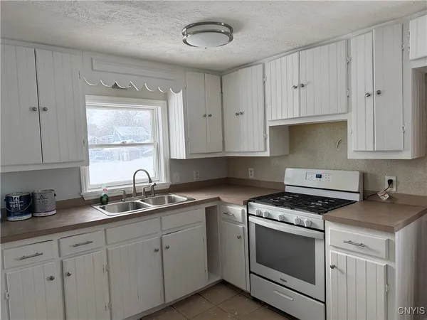 $1,295 | 215 James Street, Unit 1, Lenox, NY 13032