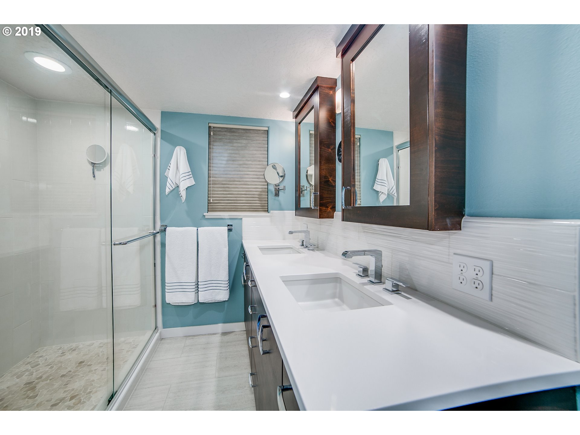 1119 Southwest 1st Street Dundee, OR 97115 - Photo 20 of 32 a bathroom with a sink and a mirror