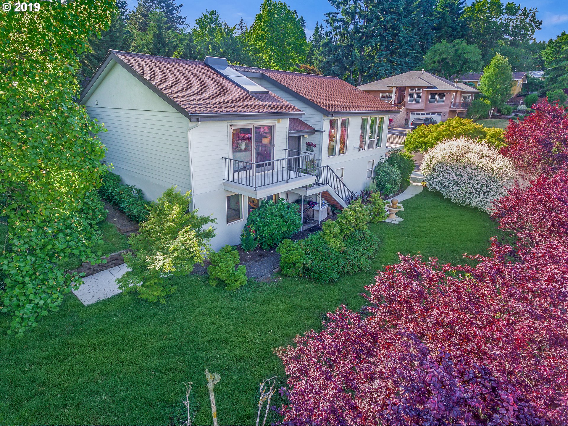 1119 Southwest 1st Street Dundee, OR 97115 - Photo 7 of 32 a front view of a house with a garden