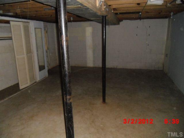 5005 Oak Park Road Raleigh, NC 27612 - Photo 8 of 9 a close view of closet