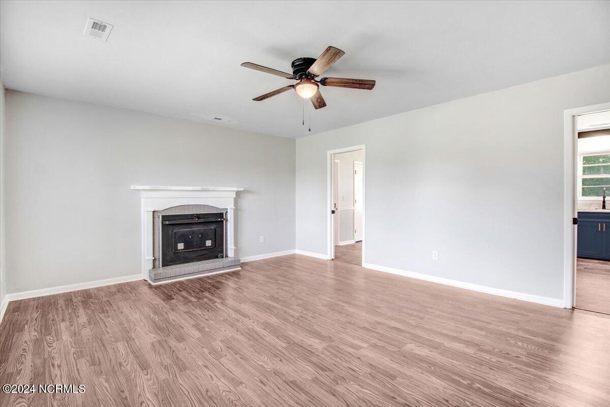141 Parker Road Mount Olive, NC 28365 - Photo 9 of 22 22-141 Parker Rd - Interiors-1