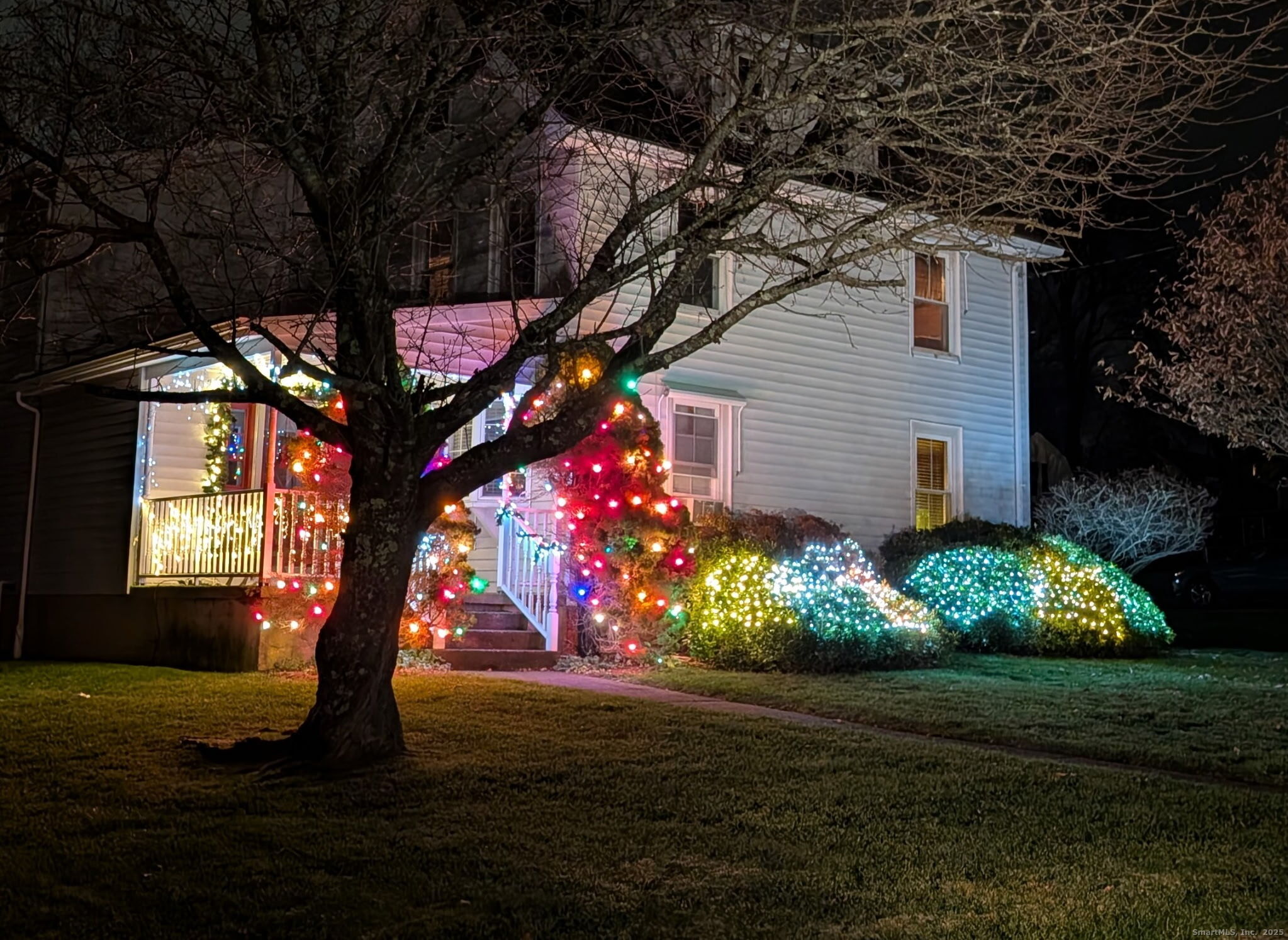 a front view of house with yard