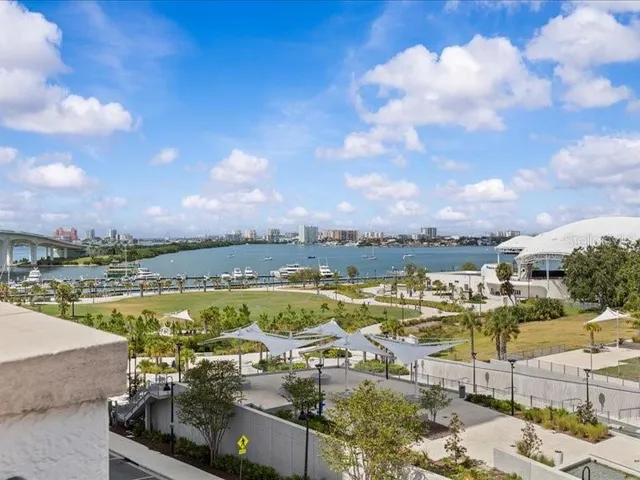 $839,000 | 331 Cleveland Street, Unit 806, Clearwater, FL 33755